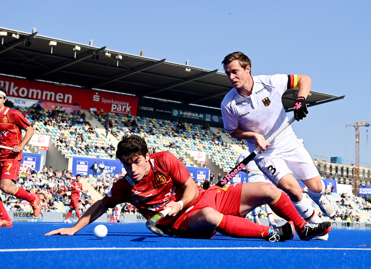 WSP2203274743 - Victory in shootout against Spain: Honamas now leader in the FIH Pro League - Germany dominated but only took the lead in the last quarter thanks to a PC goal from Gonzalo Peillat in the 48th minute. Spain equalized shortly before the end of the game to make it 1-1. 📸 @WorldSportPics_