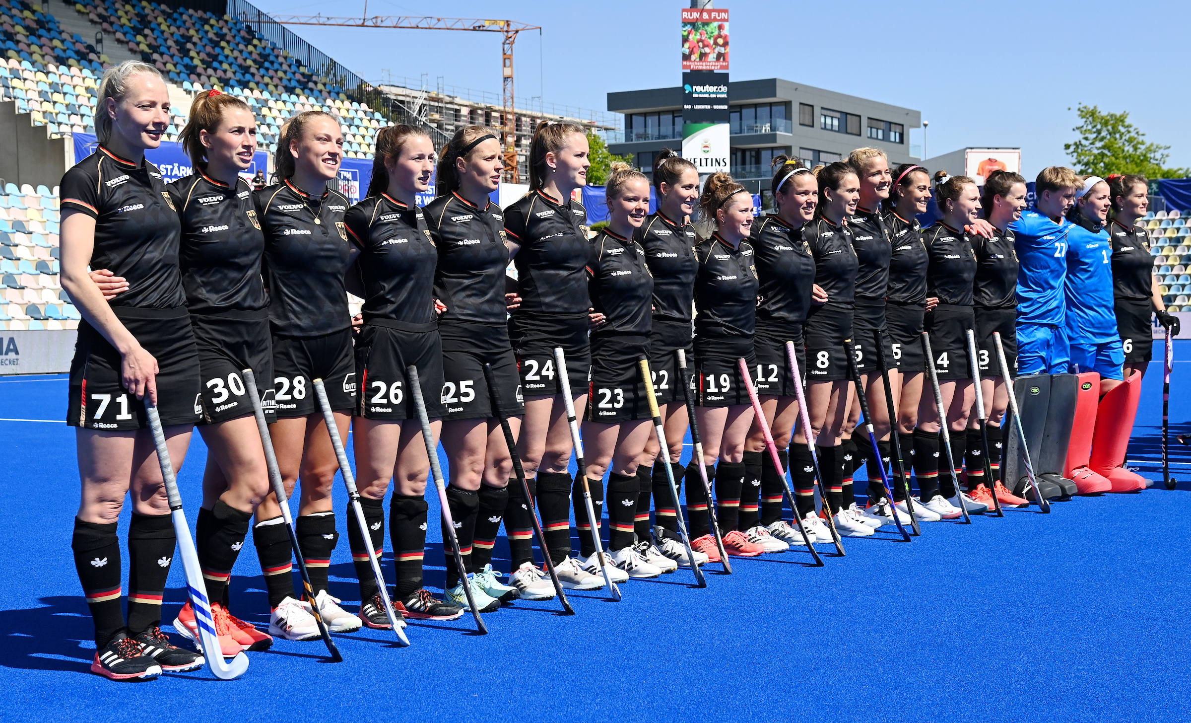 WSP2205049459 - Pro-League: The Danas Narrowly Lose 4-3 to Athletic England Women - In the FIH Pro League, the Danas met the English selection today, May 4th. In the first of two games at SparkassenPark Mönchengladbach, coach Valentin Altenburg's team had to admit defeat 3:4 after 60 minutes. The goals for Germany were scored by Hannah Gablac, Nike Lorenz and Sonja Zimmermann. Tessa Howard, Grace Balsdon and twice Darcy Bourne scored for the England.