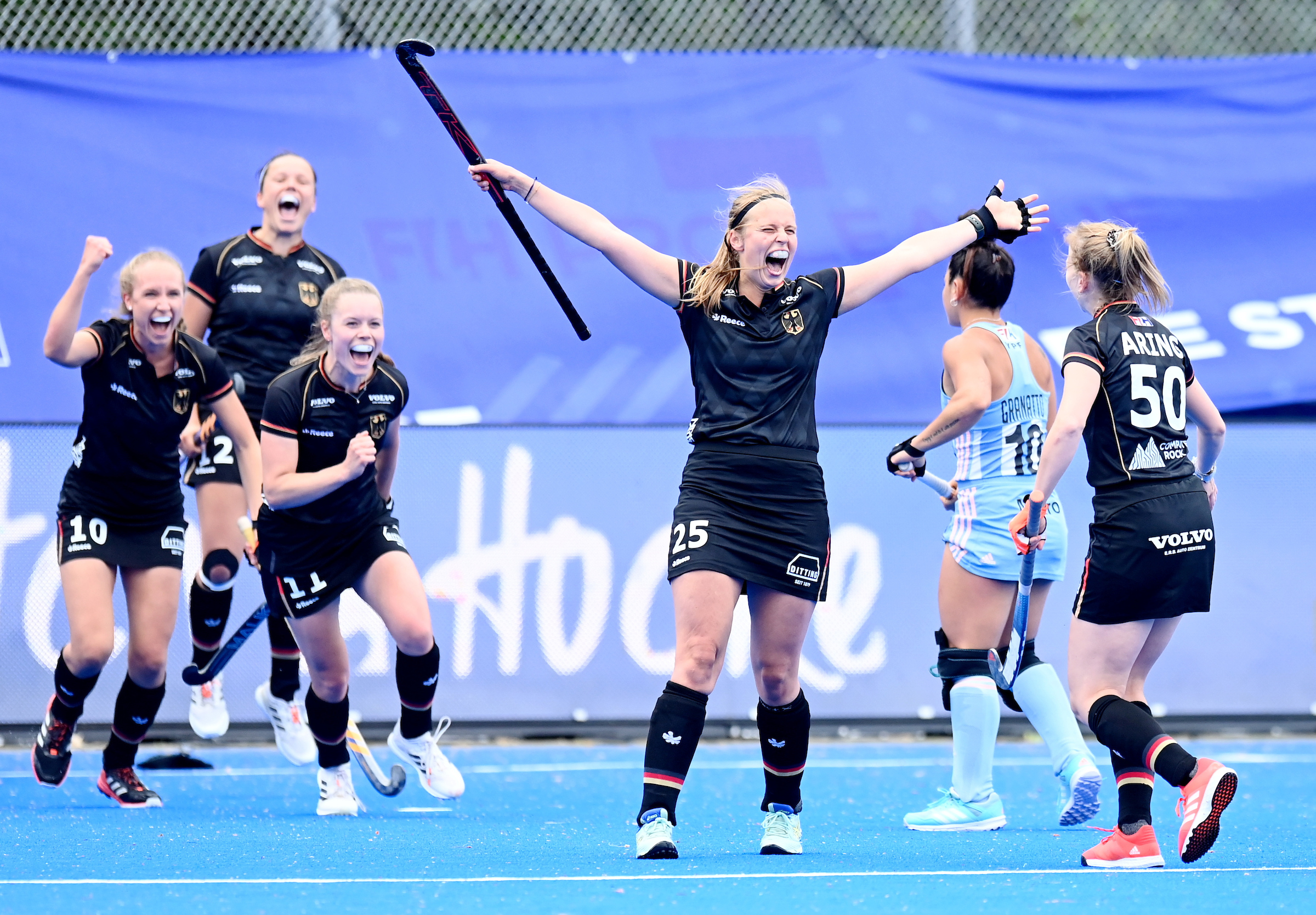 WSP22052216669 - Pro-League: Danas Narrowly Lose to Argentina - In the FIH Pro League today, May 21, the Danas met Argentina. In the first of two games on the Ernst-Reuter-Sportfeld in Berlin, the team of coach Valentin Altenburg had to admit defeat after 60 minutes with 1:2. Viktoria Huse scored the goal for Germany after a penalty corner. Eugenia Trinchinetti and Augustina Gorzelany also scored for Argentina from a penalty corner.