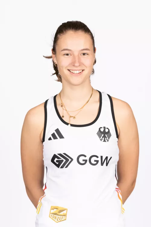 Schwarz, Jessica w