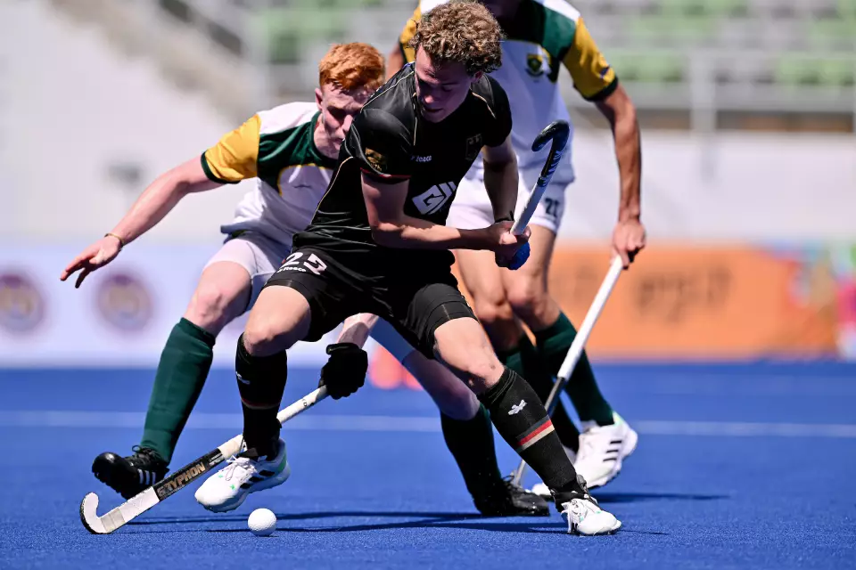 Germany: U21World Cup Off To A Winning Start 2 22454 WP7 5737 - Germany: U21World Cup Off To A Winning Start - The U21 male national team successfully kicked off the World Cup in Malaysia. In an exciting game against South Africa, national coach Rein van Eijk's team ended up winning 5-3. Florian Sperling was named player of the game. Tomorrow (December 6th, 2023) at 9:00 a.m. German time, the Eagles will face France in the second group game.
